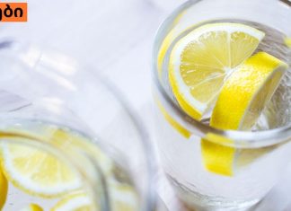 რატომ უნდა დალიოთ დილით თბილი წყალი ლიმონით