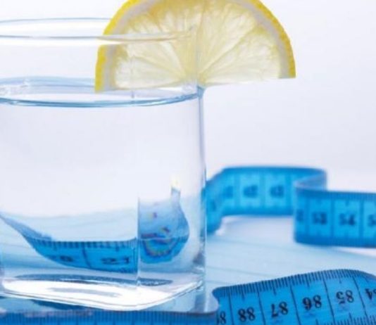 შეიტყვეთ წყლის საოცარი დიეტის შესახებ წონის სწრაფად დასაკლებად.აუცილებელია სწორი თანმიმდევრობა.