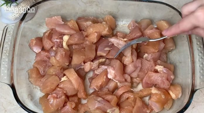 ქათმის ფილეს ღუმელში გამოცხობა: მარტივი და ძალიან გემრიელი!