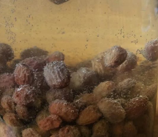 დილით ქიშმიშიანი წყალი გაასუფთავებთ ღვიძლის სულ რაღაც დღეში.