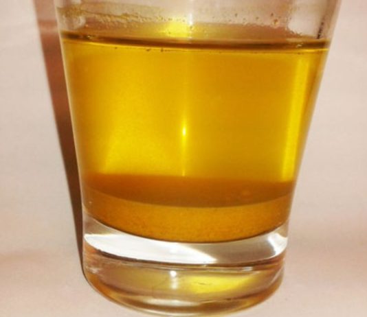 9 მიზეზი, თუ რატომ უნდა დალიოთ თბილი წყალი კურკუმათ ყოველ დილით!