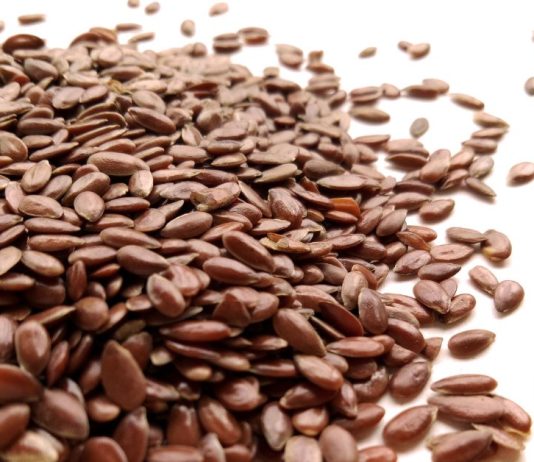 ჩვენ ვასუფთავებთ სისხლძარღვებს და სისხლს: სელის თესლის დეკორქციის სამკურნალო რეცეპტი