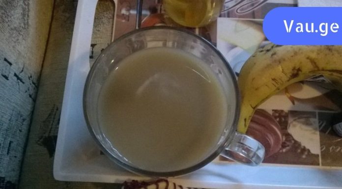 უბრალოდ ჩაყარეთ ბანანი მდუღარე წყალში. 10 წუთის შემდეგ მიირთვით სამკურნალო მინერალებით ადიდებული სასმელი!