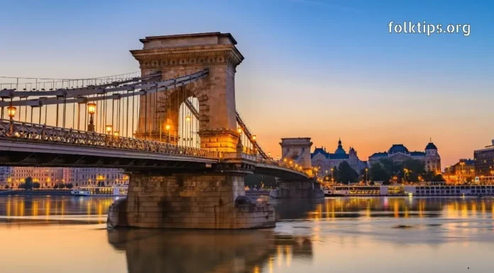 ბუდაპეშტი: ევროპის “პატარა პარიზი” – როგორ ვიმოგზაუროთ ბიუჯეტურად და რისი ნახვა ღირს? ბუდაპეშტის ჯაჭვის ხიდი მზის ჩასვლისას, დუნაის ხედი.